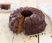 Saftiger Nusskuchen mit Schokoglasur