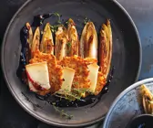 Steckrüben-Rösti mit Taleggio und Chicorée