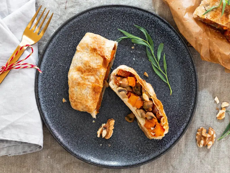 Veganer Braten mit Kürbis-Pilz-Füllung