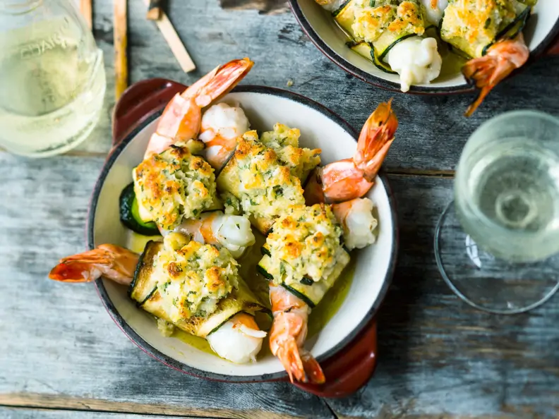 Gratinierte Zucchini-Garnelen-Röllchen