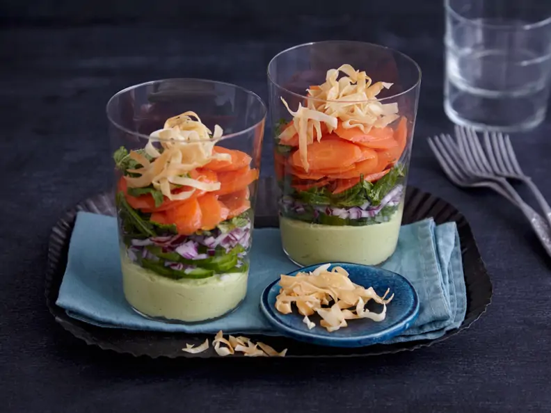 Möhrensalat auf Avocadocreme