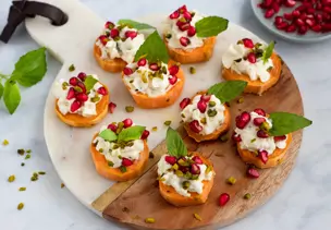 Süßkartoffel-Canapés mit Ziegenkäse-Dip
