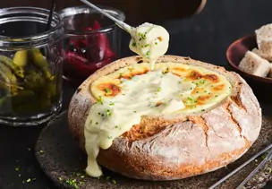 Käsefondue im Brot