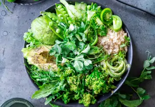 Grüne Frühlings-Bowl