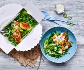 Grüner Salat mit Sesamhähnchen