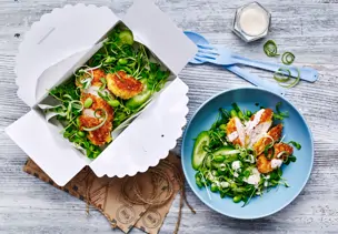 Grüner Salat mit Sesamhähnchen