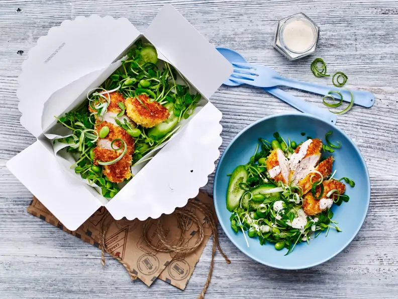Grüner Salat mit Sesamhähnchen