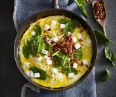 Omelett mit Käse und Gemüse