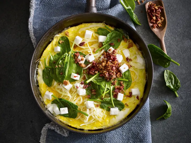 Omelett mit Käse und Gemüse
