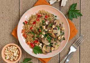 Quinoa-Pfanne mit Champignon-Geschnetzeltem