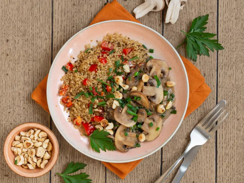 Quinoa-Pfanne mit Champignon-Geschnetzeltem