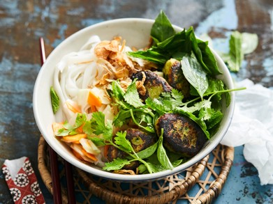 Vietnamesische Köstlichkeiten in einer Schüssel