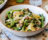 Pasta mit grünem Spargel und Gorgonzola
