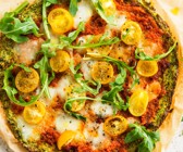 Low-Carb-Pizza mit Käseboden