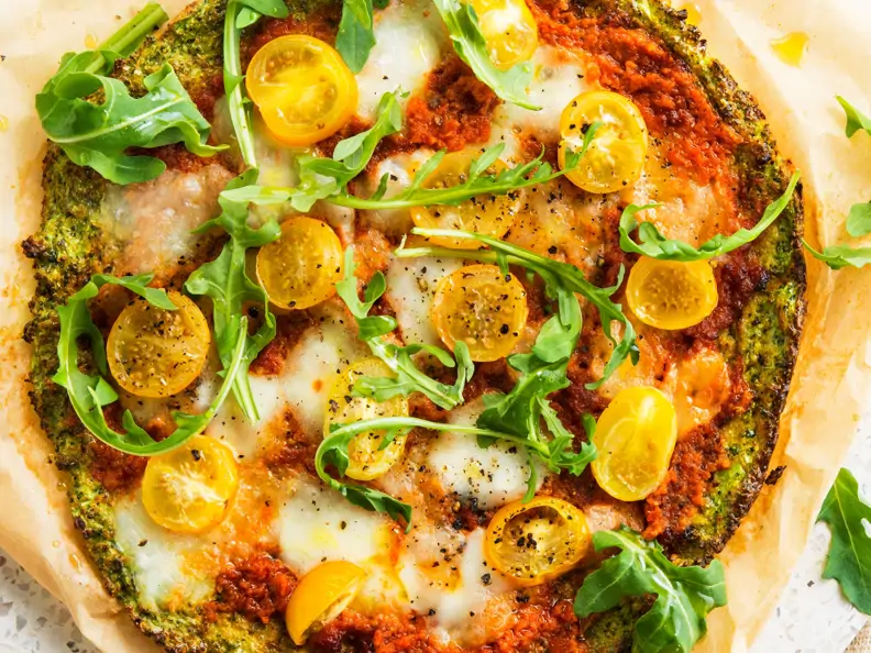 Low-Carb-Pizza mit Käseboden