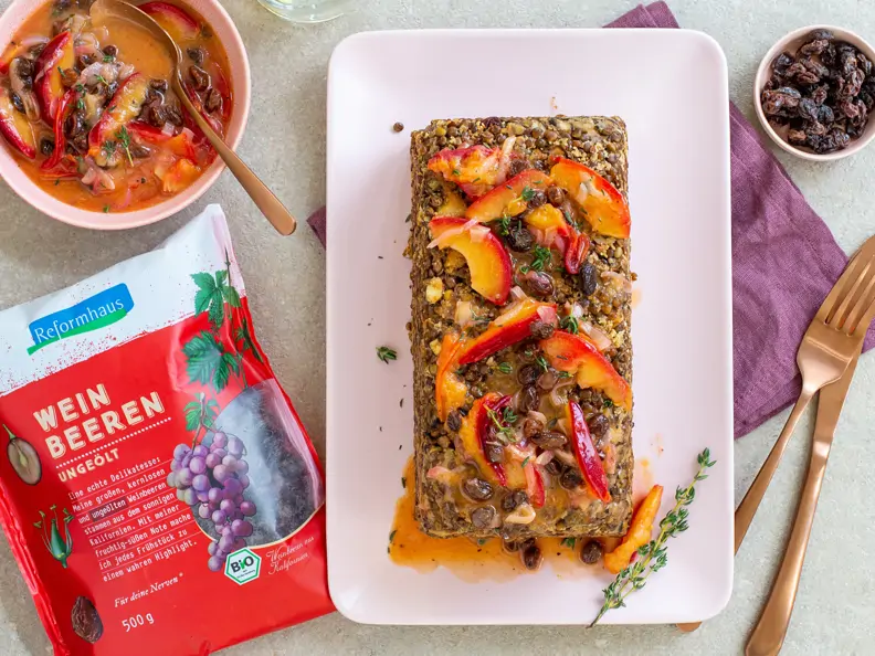 Linsenbraten mit Weinbeeren-Pflaumen-Sauce