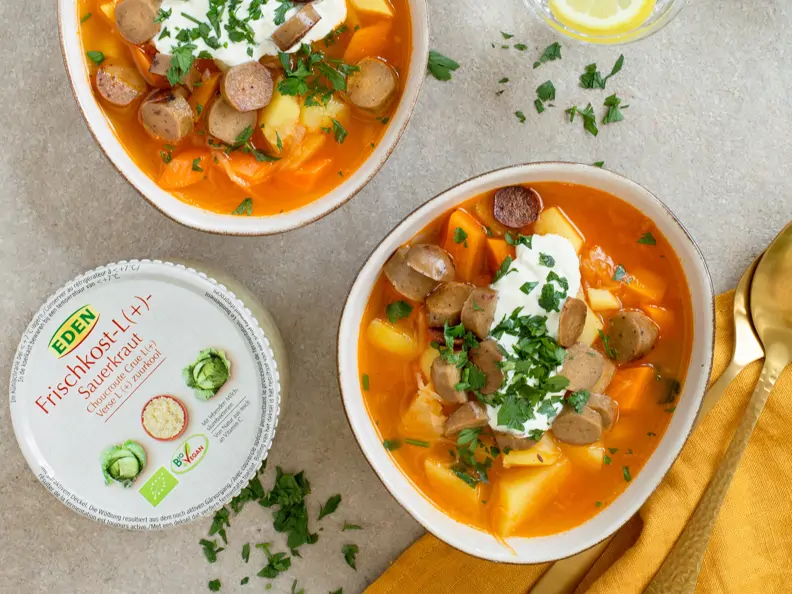 Sauerkraut-Kartoffel-Eintopf mit Veggie-Würstchen