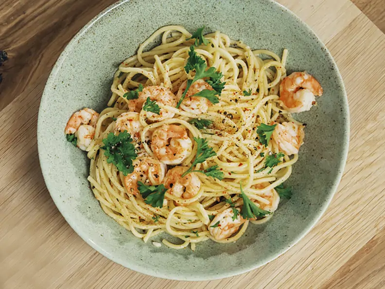 Spaghetti mit Scampi in Butter-Weißweinsauce und Bruschetta