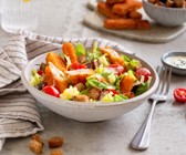 Caesar-Salad-Bowl mit Fischstäbchen