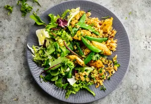 Thailändischer Reissalat mit Pute und Blattsalat