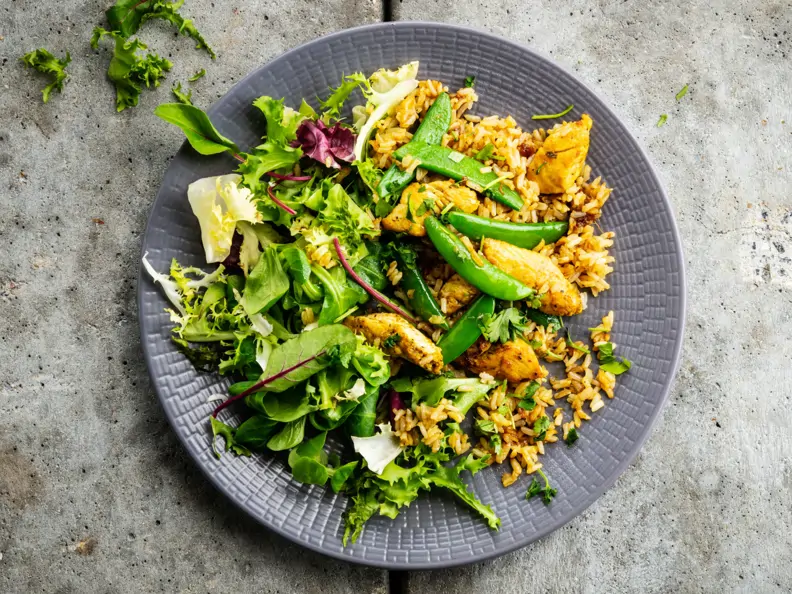 Thailändischer Reissalat mit Pute und Blattsalat