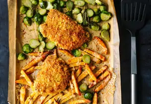 Putenschnitzel mit Rosenkohl und Kartoffel-Käse-Stiften