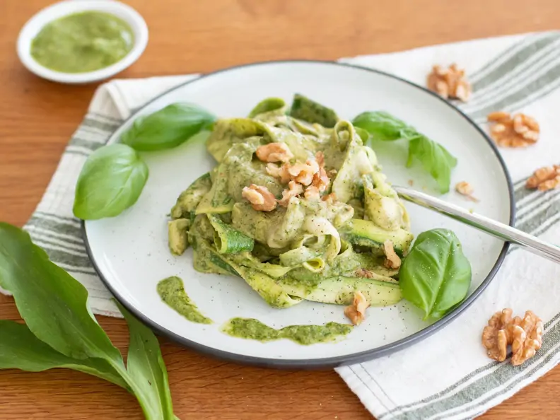 Zoodles mit Bärlauchpesto