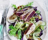Thunfisch-Carpaccio mit asiatischem Salat