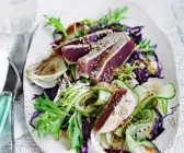 Thunfisch-Carpaccio mit asiatischem Salat