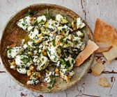 Marinierter Feta mit Walnüssen