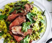 Lammsteak mit Blumenkohlreis und Mandeln