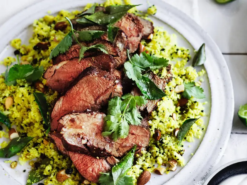 Lammsteak mit Blumenkohlreis und Mandeln
