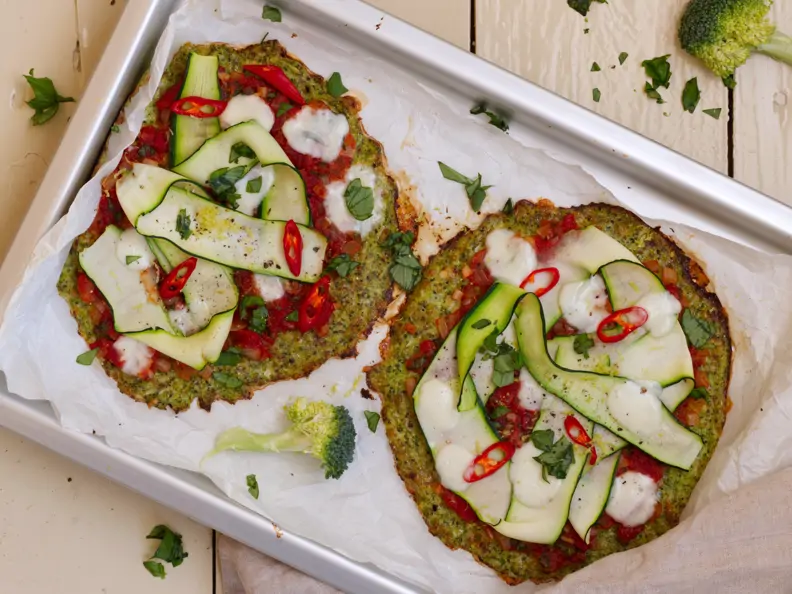 Pizza mit Brokkoliboden