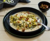 Käse-Lauch-Suppe mit Tofuwürfeln