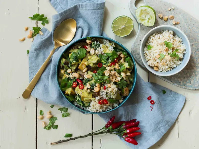 Keto-Gemüse-Curry mit Blumenkohlreis