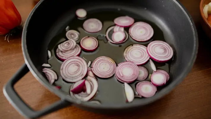 Zwiebeln karamellisieren