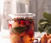 Eingelegte Perlzwiebeln mit Cranberries