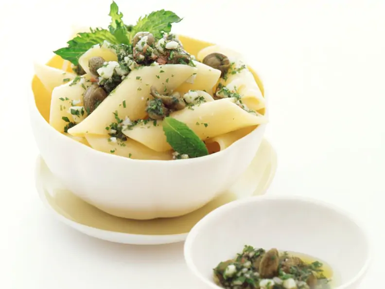 Penne mit Kapern-Sardellen-Pesto
