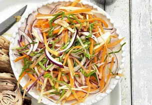Karottensalat mit Zwiebel