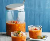 Fruchtige Gazpacho mit Mango
