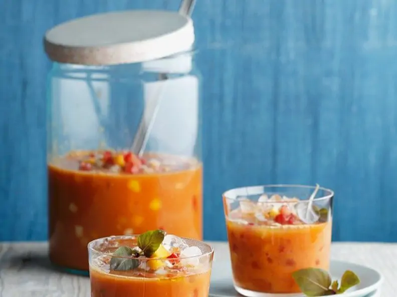 Fruchtige Gazpacho mit Mango