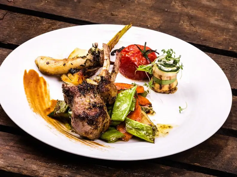 Lammchops mit Gemüse