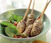 Hackfleisch-Köfte mit Spinat