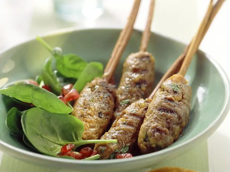 Hackfleisch-Köfte mit Spinat