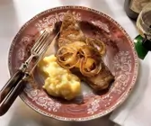Kalbsleber mit Zwiebeln und Äpfeln