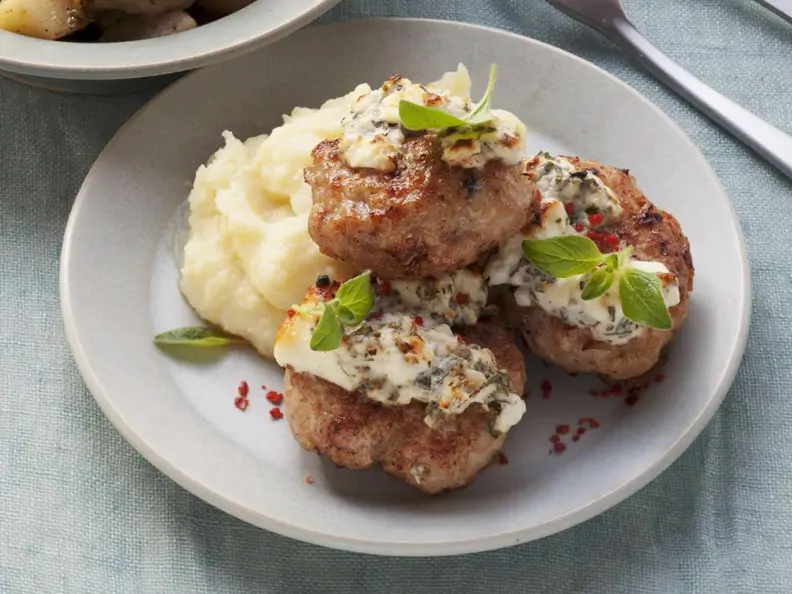 Frikadellen aus Pute mit Kartoffel-Sellerie-Stampf