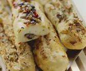 Verschieden gefülltes Weißbrot