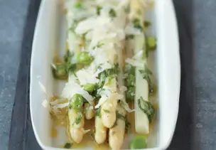 Spargelsalat mit dicken Bohnen