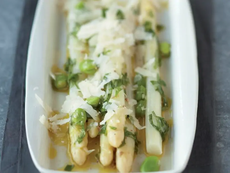 Spargelsalat mit dicken Bohnen