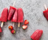 Tomaten-Erdbeer-Eis am Stiel für den Thermomix